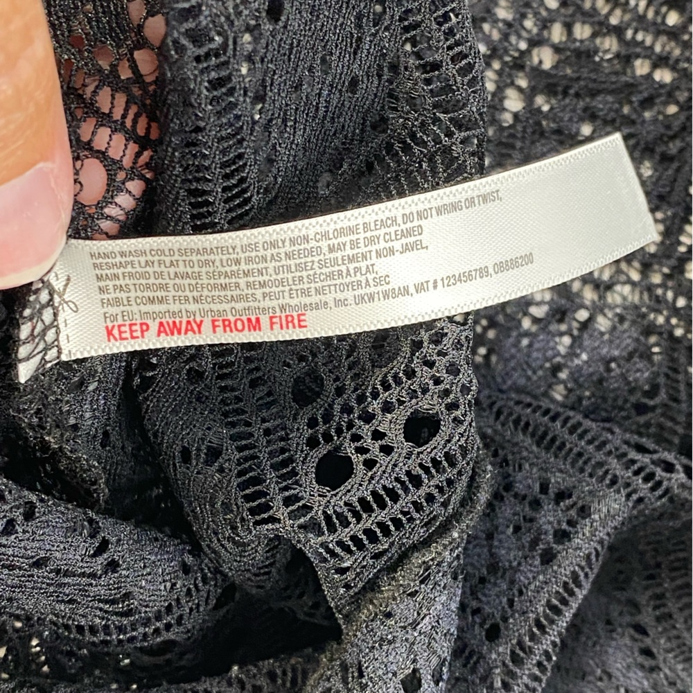 Free People Intimately Sweet Memories Lace
Turtleneck Size Medium in Black NWOT - Picture 11 of 12